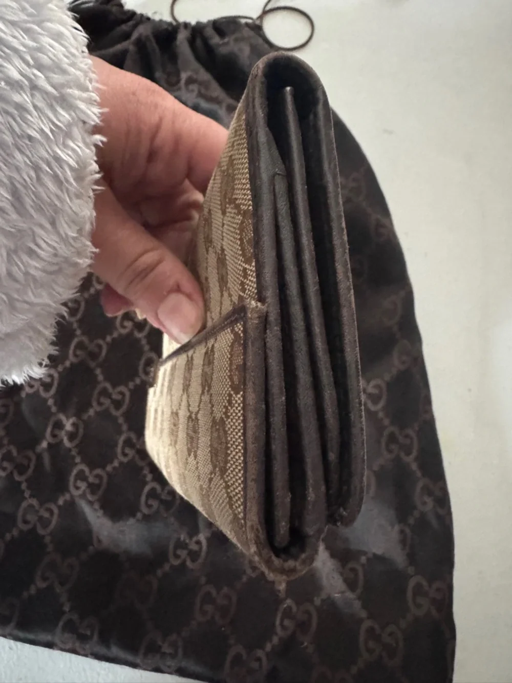Authenticated GUCCI Brown and Beige Monogram Canvas Card Holder Hardware - Picture 5 of 16